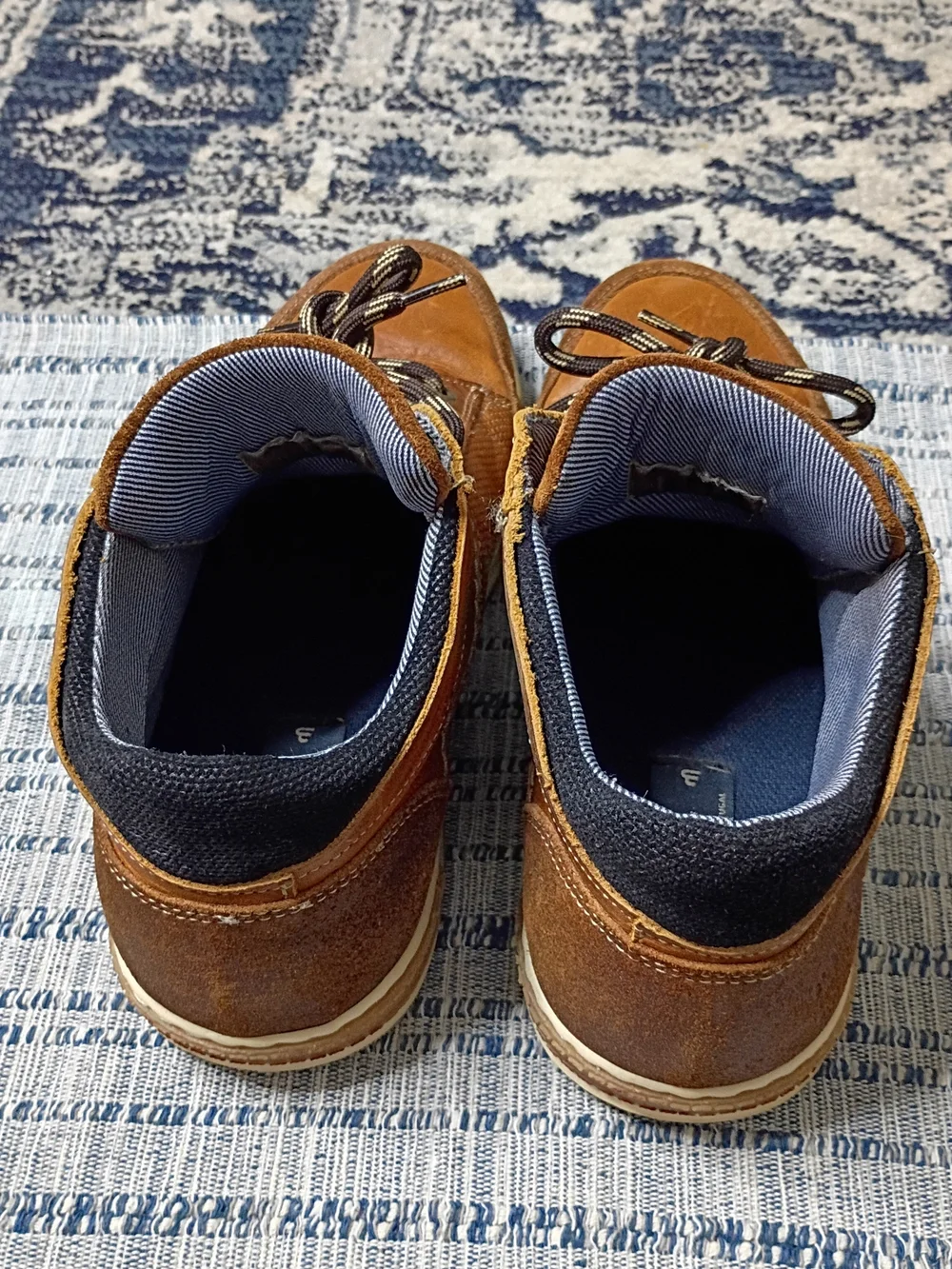 Bull Boxer striped materials walking
